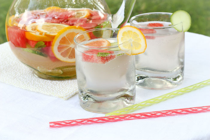 Refreshing Homemade Vitamin Water | SoupAddict.com