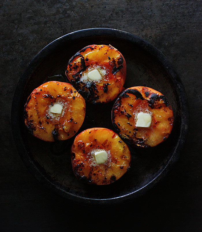 Grilled Peaches with Oat Streusel