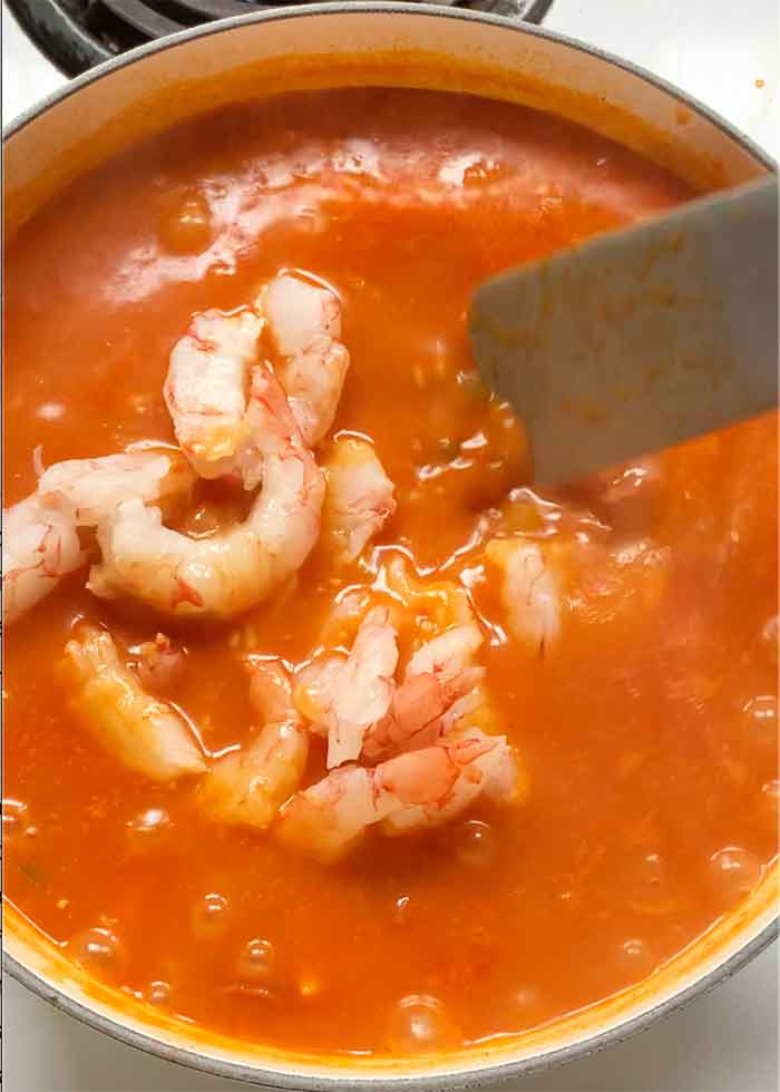 Cooking the shrimp in the soup.