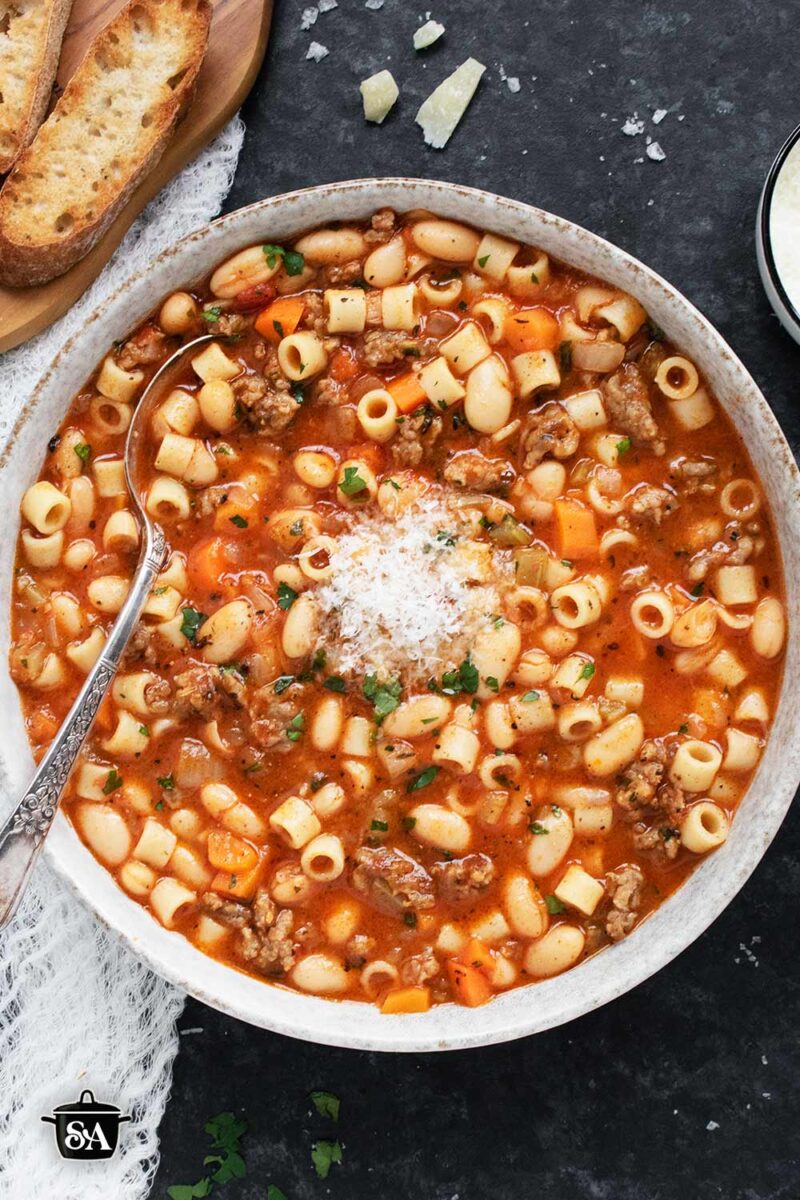 Pinterest pin image for Pasta e Fagioli.