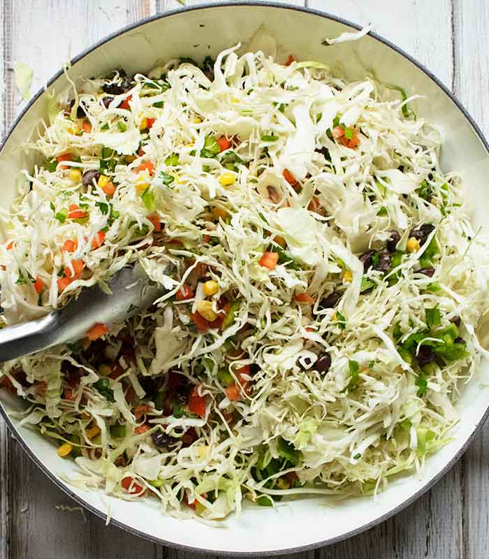 Mix the vegetables into the cabbage.