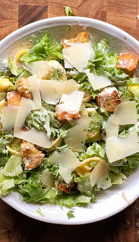 The finished salad in the bowl.